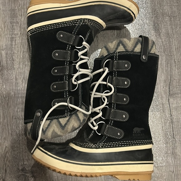 Sorel Joan of Arctic boot with chevron fleece trim - Picture 6 of 9